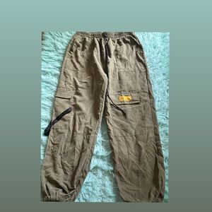 olive green trousers, true to size size L 65% polyester, 35% cotton